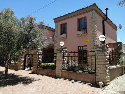 Townhouse For Sale in Vryburg Central, Vryburg